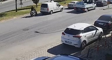 Motosiklet sürücüsünün metrelerce savrulduğu anlar güvenlik kamerasında
