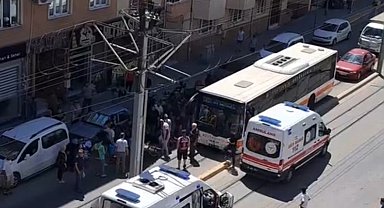 Motosiklet yayaya çarptı: 2 yaralı