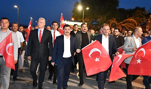 Mudanya'da demokrasi ve bayrak yürüyüşü coşkuyla gerçekleşti