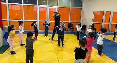 Müdür Kılıç: "Çocuklarınızı yaz tatilinde spor okullarına mutlaka getirin"