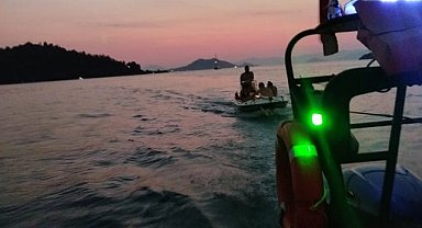 Muğla Fethiye'de makine arızası yapan tekne kurtarıldı
