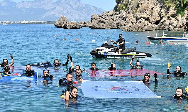 Muratpaşa'nın plajlarıyla gurur: Mavi bayrakta 10 yıllık rekor!
