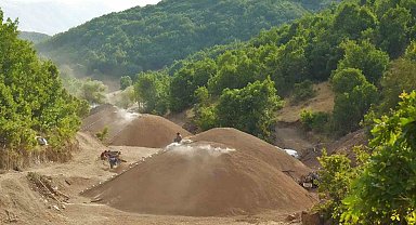Muş dağlarında mangal kömürü üretimi