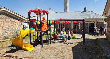 Muş'ta köye şehit Öğretmen Necmettin Yılmaz adına oyun parkı yapıldı