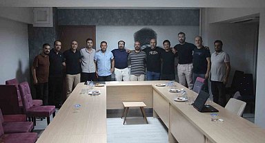 Nazillispor'da yeni yönetim taraftarlarla bir araya geldi