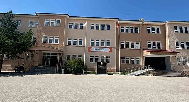 Nevzat Karabağ Anadolu Lisesi başarılara imza atıyor