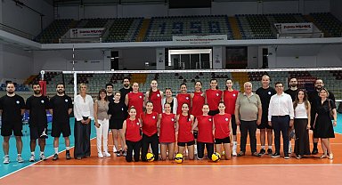 Nilüfer Belediyespor Eker Kadın Voleybol Takımı yeni sezon hazırlıklarına başladı