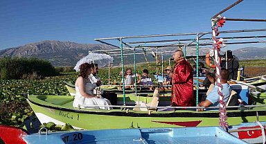 Nilüferler arasında unutulmaz nikah töreni