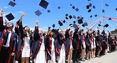 OMÜ Hukuk Fakültesi'nde mezuniyet coşkusu