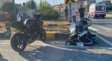 Önce otomobile sonra refüje çarptı: 1 yaralı