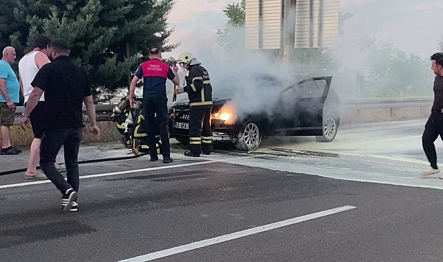 Ordu'da motor kısmından alev alan araçta maddi hasar meydana geldi