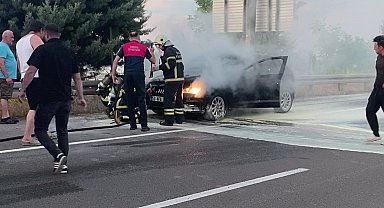 Ordu'da motor kısmından alev alan araçta maddi hasar meydana geldi