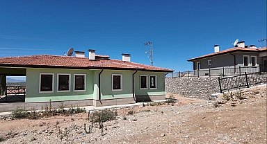 Osmaniye'de yapımı tamamlanan 89 köy evinin anahtar teslimi yapıldı