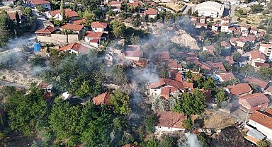 Otluk alanda çıkan yangında 4 ev zarar gördü