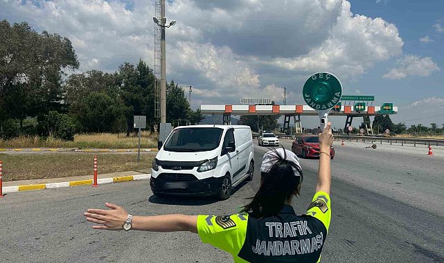 Otobanda yaya olarak kaçmaya çalışan düzensiz göçmen yakalandı