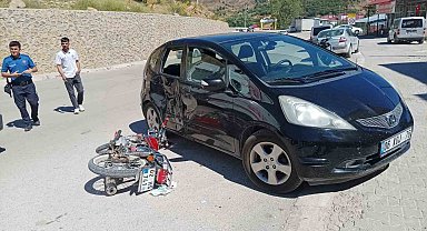 Otomobil ile motosiklet çarpıştı: 2 yaralı