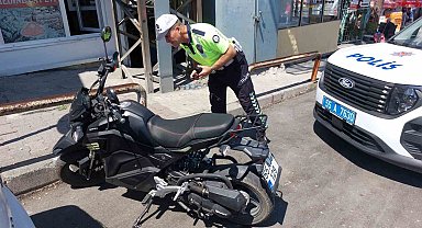 Otomobil ile motosiklet çarpıştı: 2 yaralı