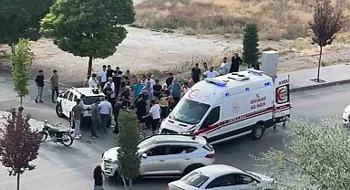 Otomobil ile motosiklet çarpıştı 2 yaralı