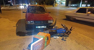 Otomobil motosiklete çarptı, o anlar kamerada