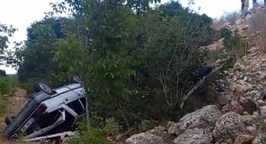 Otomobil şarampole yuvarlandı: 3 yaralı