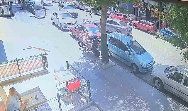 Otomobilin çarptığı yaya havada takla attı
