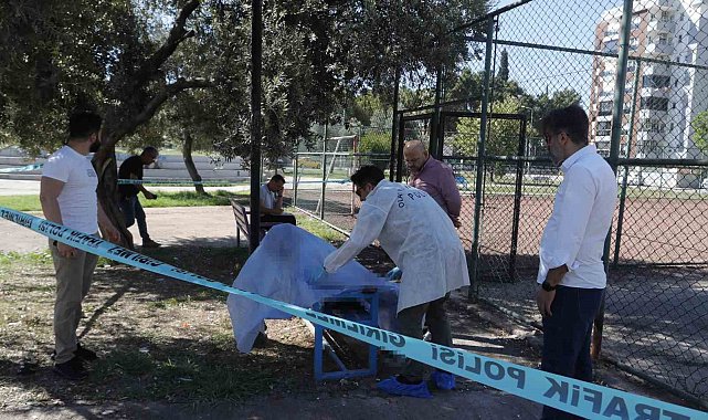 Oturduğu bankta ölü bulundu
