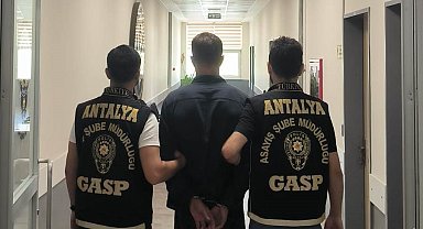 Oyuncak tabanca ile iş yeri soymaya çalıştı