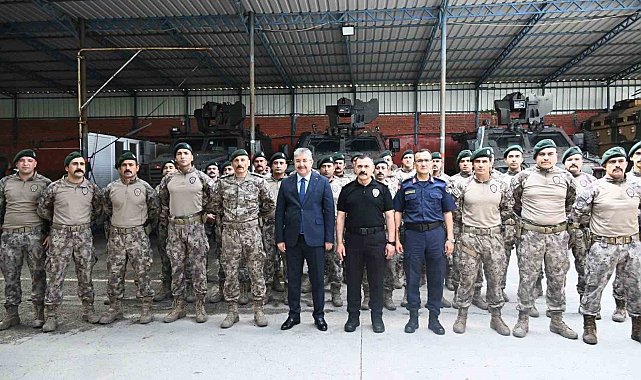 Özel Harekat polisleri dualarla Suriye'ye uğurlandı