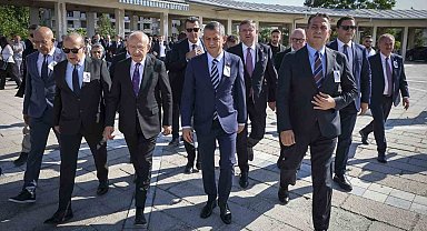 Özgür Özel ile Kılıçdaroğlu, Milletvekili Namık Tan'ın annesinin cenazesine katıldı