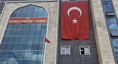 Patnos'ta sokaklar al bayrakla donatıldı