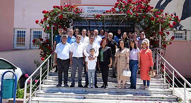 Pembe öğretmen o duygusal anları paylaştı: "Çok gururlandım"