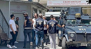 Peygamber Efendimizin karikatürünü yayımlayan 4 şüpheli adliyeye sevk edildi