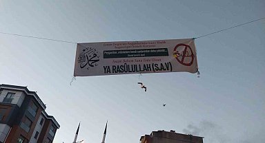 Peygamberimize yönelik karikatüre afişli protesto