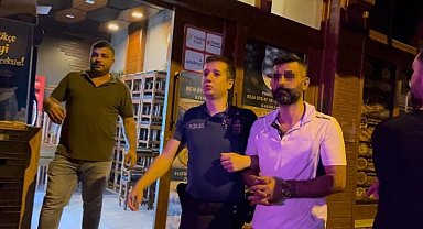 Polise bıçakla saldırdı, silahla böyle vuruldu