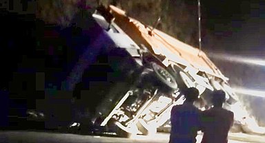 Pütürge'de yol çalışması yapan araç devrildi: 1 yaralı