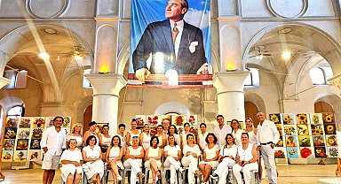 "Bayraklı'nın Renkleri" Çeşme'de buluştu: 60 sanatçıdan yağlı boya sergisi