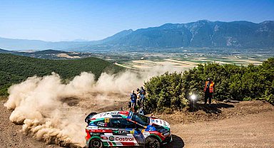 "JWRC'de Türk Rüzgarı: Ali Türkkan dünya sahnesinde zafer yazdı