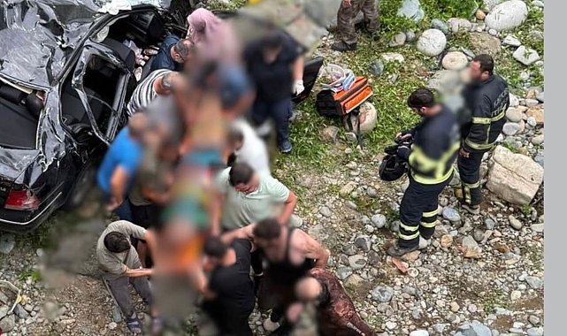 Rize'de iki araç çarpıştı: 1 ölü, 8 yaralı