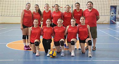 Rize'nin yıldız kızları yarı finale hazırlanıyor