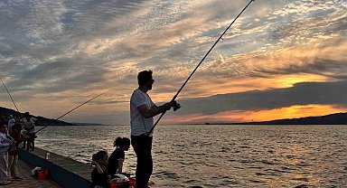 Sahilde şenlik, denizde yarış