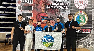 Sakarya Büyükşehir Kick Boks sporcularından İzmir'de madalya yağmuru