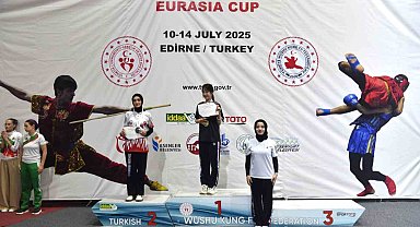 Sakarya Büyükşehir'in 'wushu kung fu' takımından tarihi başarı