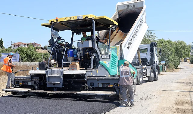 Sakarya Kaynarca'da asfalt mesaisini sürdürüyor