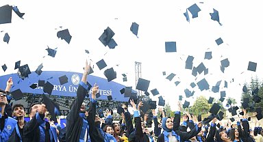 Sakarya Üniversitesi'nde mezuniyet coşkusu