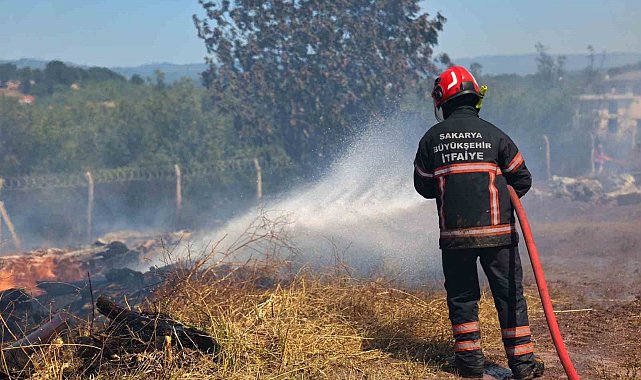 Sakarya'da 3 farklı noktada çıkan yangınlar kontrol altına alındı