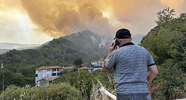 Sakarya'da alevlere müdahale sürüyor: Nuruosmaniye Mahallesi boşaltıldı