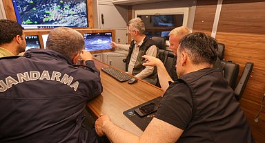 Sakarya'dan Bilecik'e sıçrayan yangın! Bilecik Valisi Sözer yangın bölgesinde