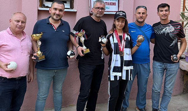 Salihli'de şampiyon öğrenciye Beşiktaş forması jesti
