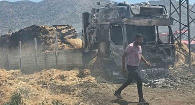 Saman yüklü tır çıkan yangında kül oldu