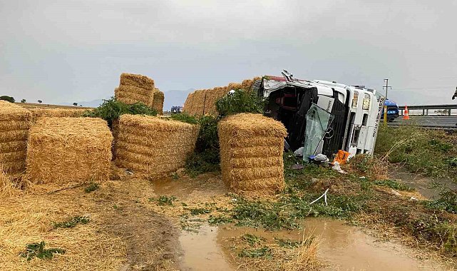 Saman yüklü tır devrildi; sürücü öldü, eşi ve çocukları yaralandı